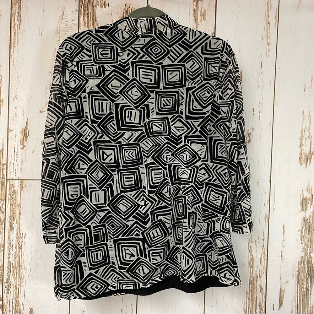 Dana Buchman Woman, Sheer Sleeve Blouse. Size1X. Excellent condition! - Picture 6 of 6